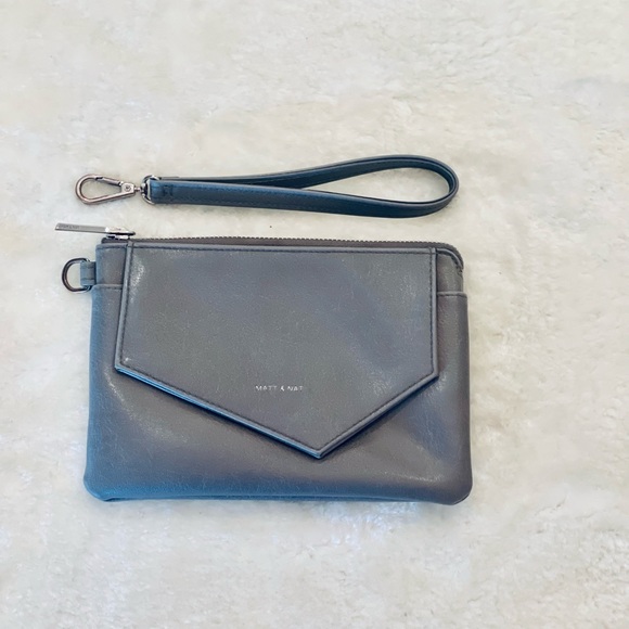 MATT & NAT grey leather clutch purse with wrist strap - Picture 4 of 5